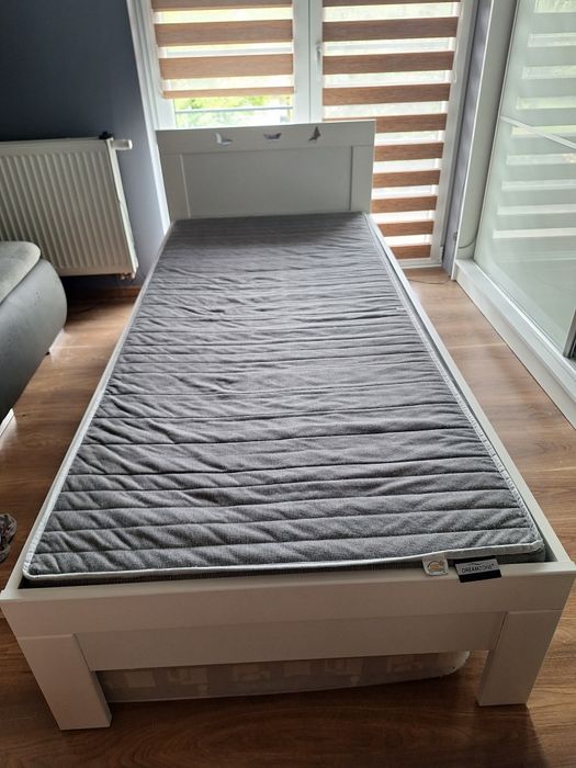 Łóżko SNOW ze stelażem i materacem