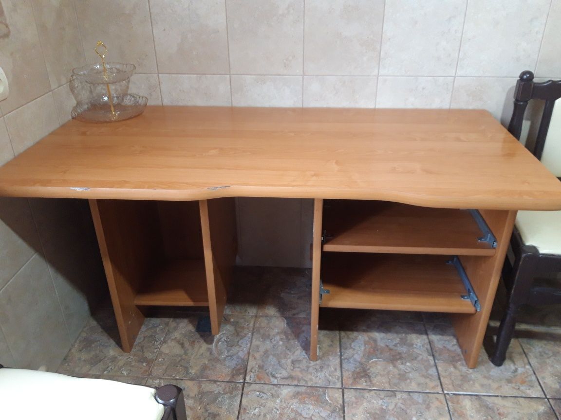 Стіл письмовий, розібраний