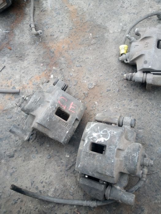 Тормозной суппорт Мазда 626 GC/GD/GE/GF передний