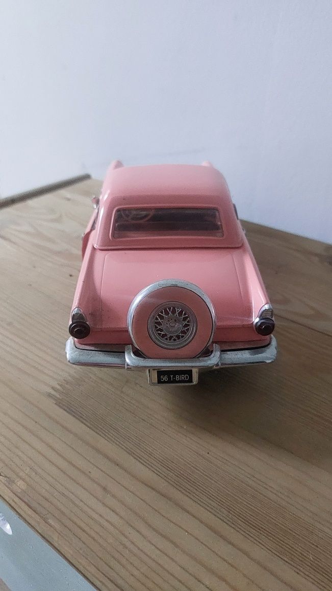 Ford Thunderbird 1:18 Revell