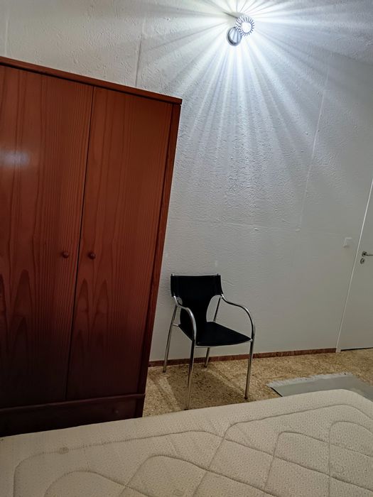 Alugo quarto solteiro