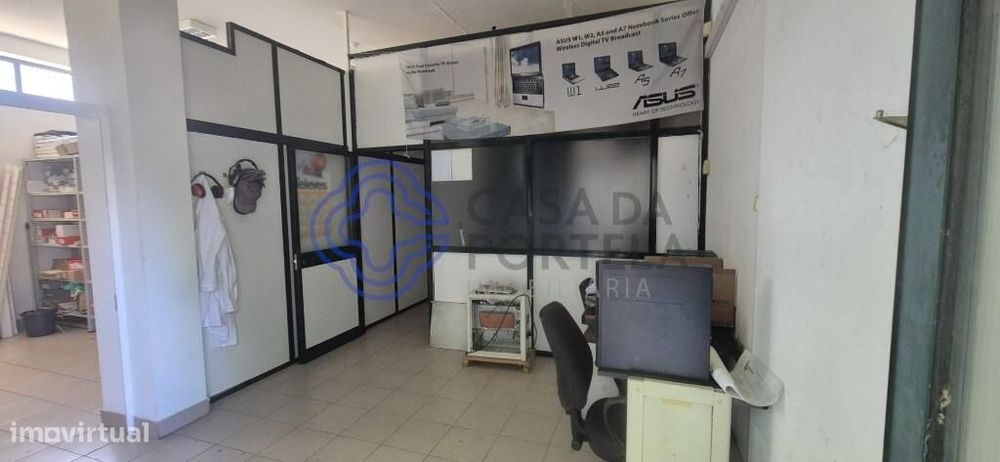 loja em Santa Comba Dão com acesso  exterior para cargas