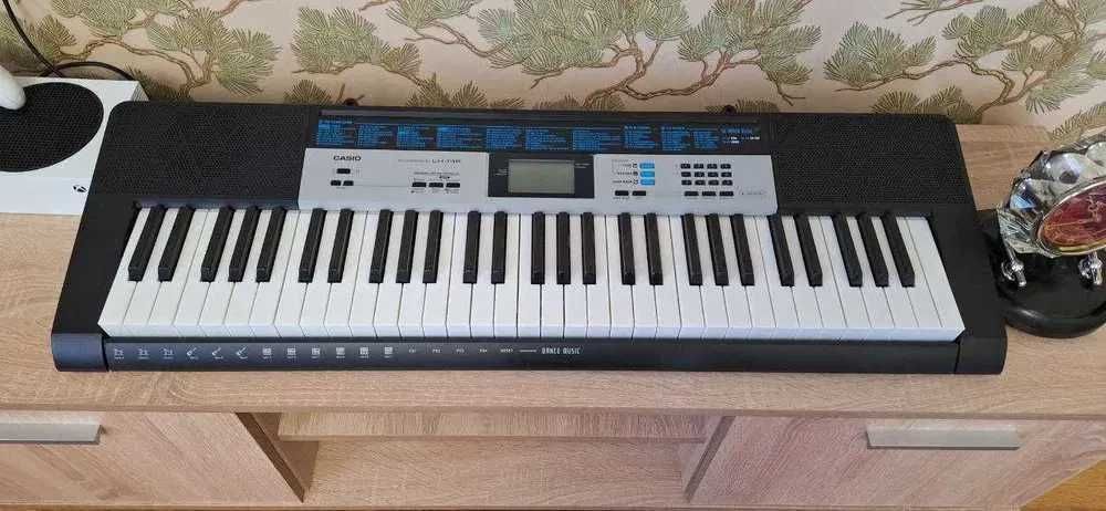Синтезатор Casio LK-136