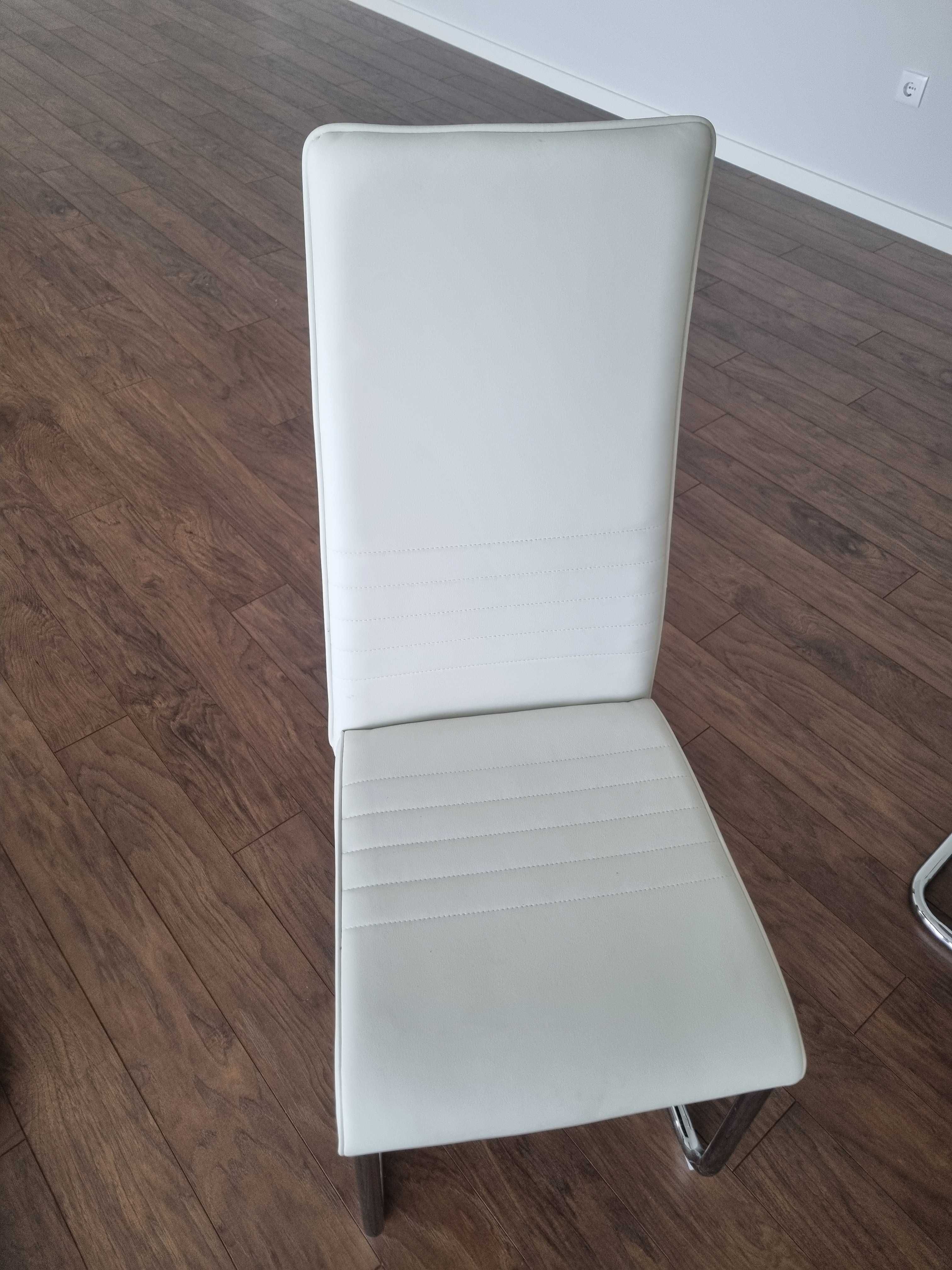 Mesa extensível em Branco e Carvalho com 4 cadeiras