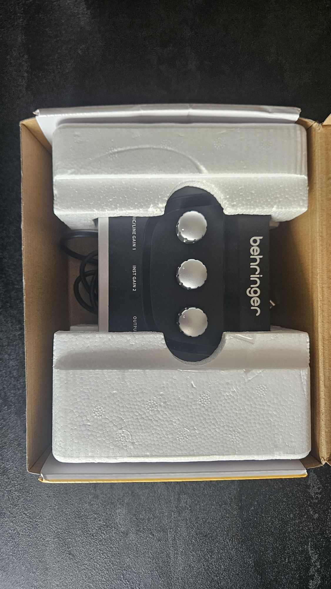 Interfejs audio Behringer U-PHORIA UM2