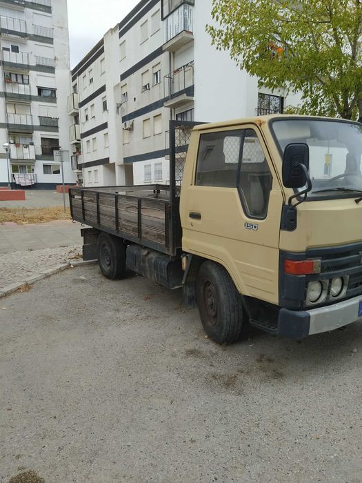 Carrinha Toyota Dina