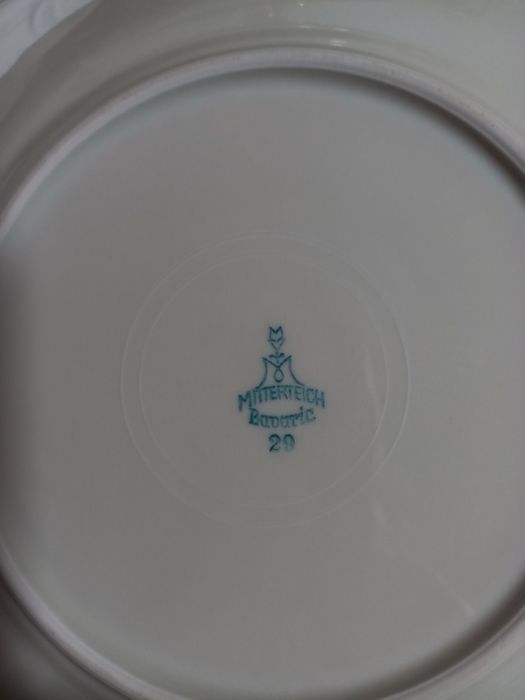 Посуд на 12 осіб