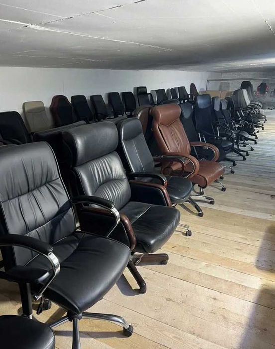 ВИГІДНО! Зручні офисні крісла ЗІ СКЛАДУ + Оплата частинами(5 платежів)