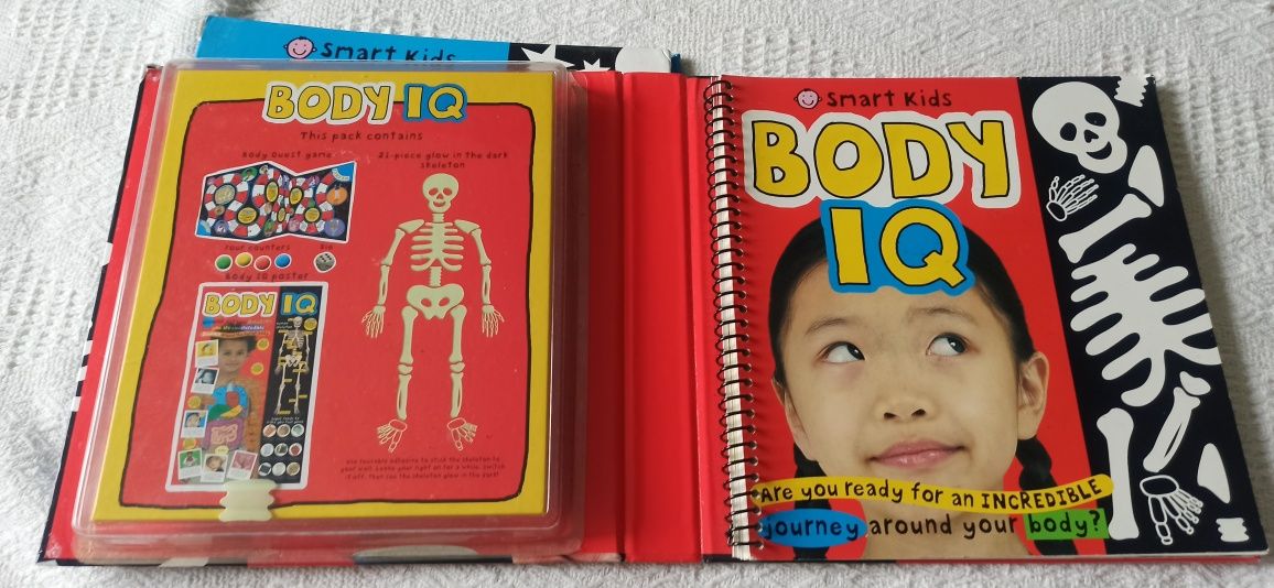 Книга розвиваюча Body IQ + плакат і гра книга развивающая