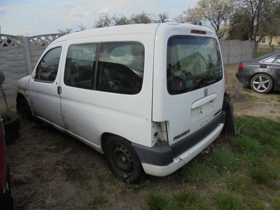 Peugeot Partner 1.9 diesel biały przed lift przeznaczony na części