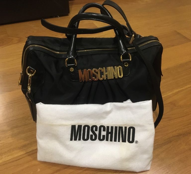 Mala preta Moschino (original)