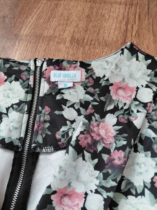 Kopertowa sukienka 46