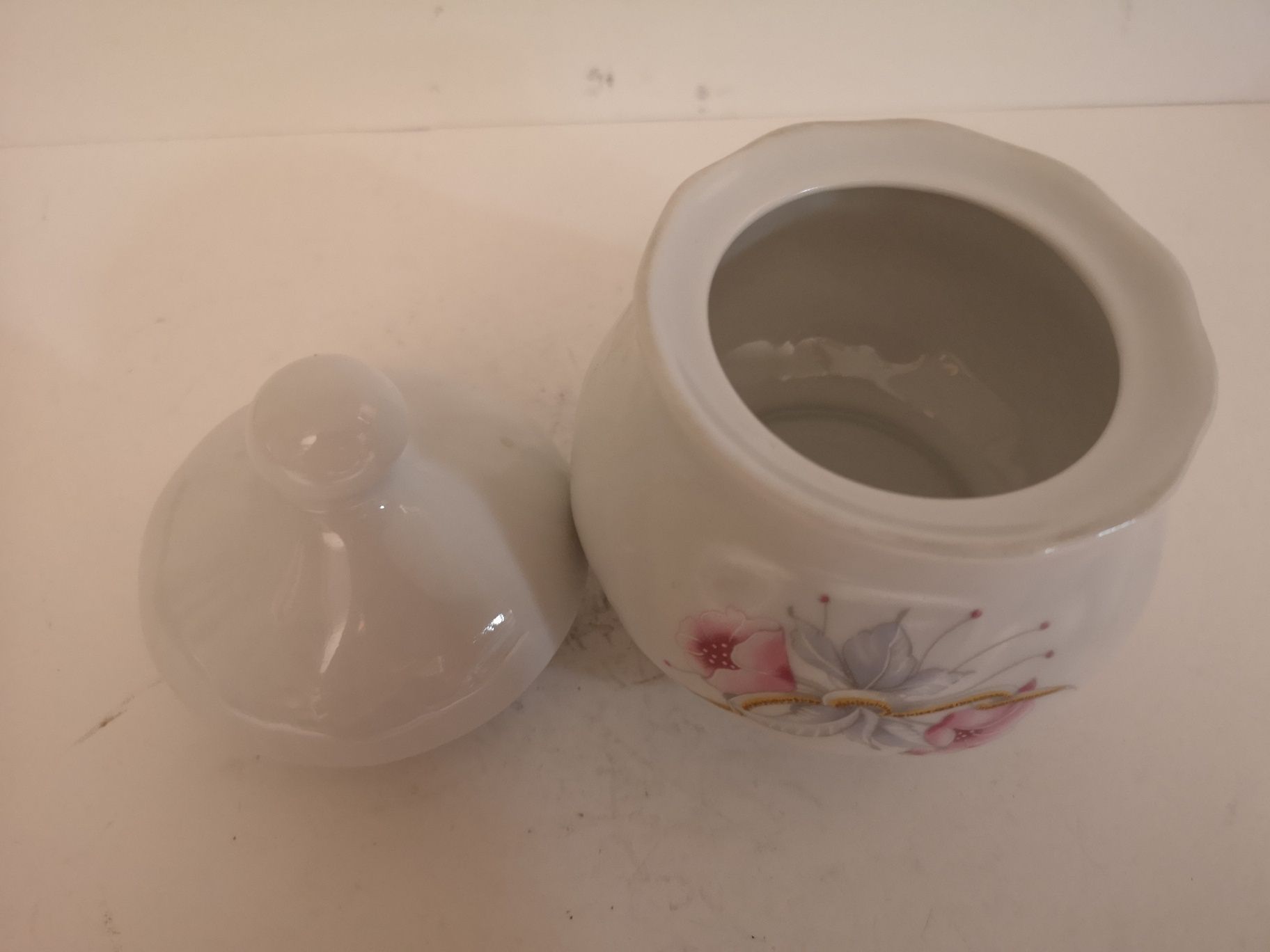 Porcelanowa cukierniczka