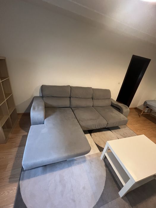 Sofa grande masa de centro e aparador