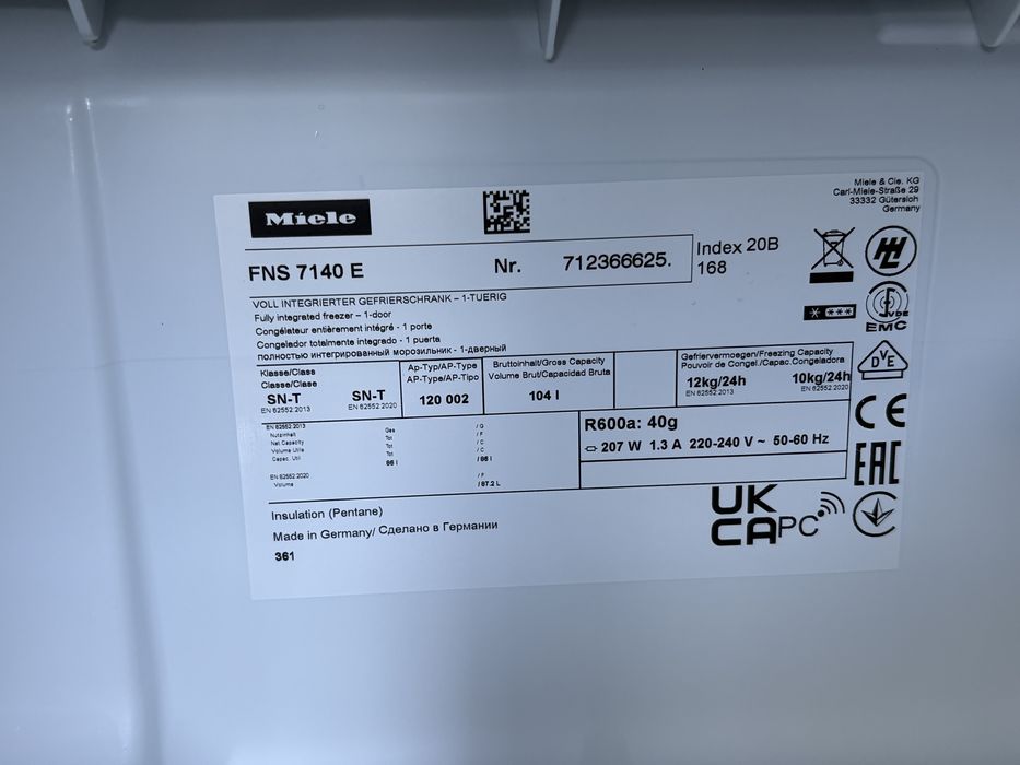 Miele FNS 7140 E – вбудована морозильна камера преміум-класу 23.6 м