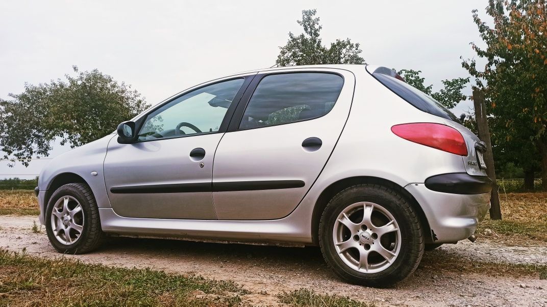 Peugeot 206 1.4 benzyna 2003