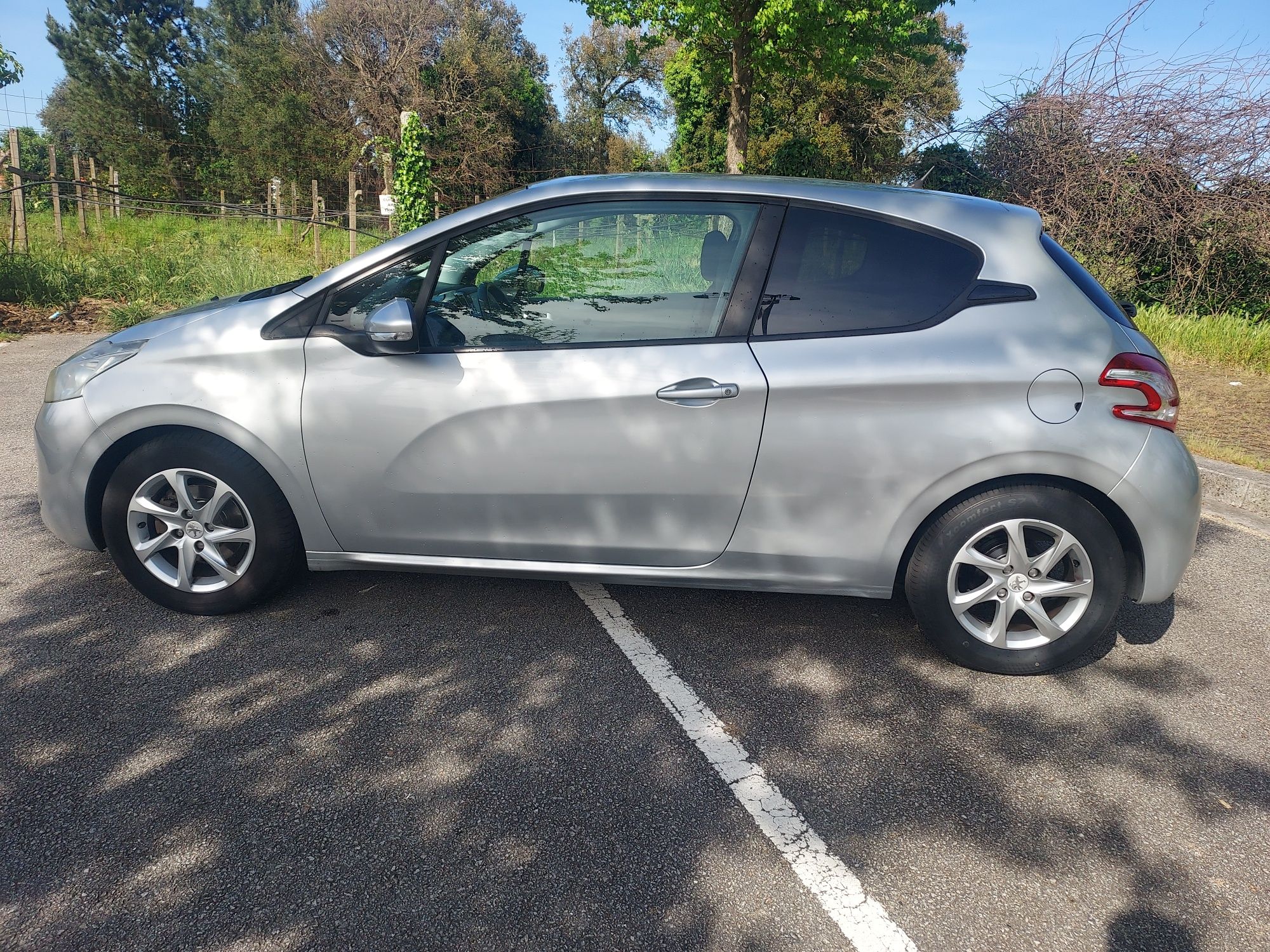Peugeot 208 1.2vvti 2012
