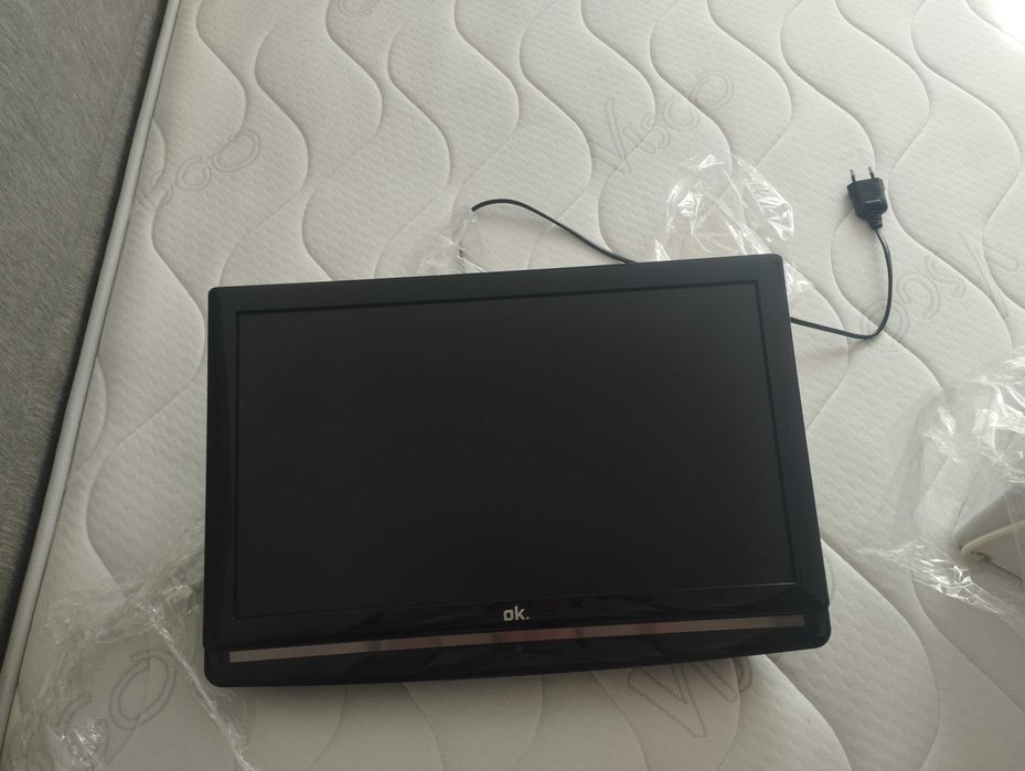 Vendo televisão como nova