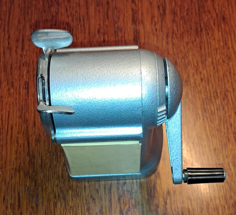 Точилка для карандашей металлическая