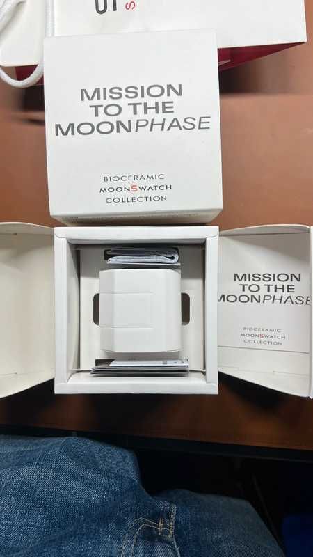 Omega × Swatch Moonphase Snoopy SO33W700