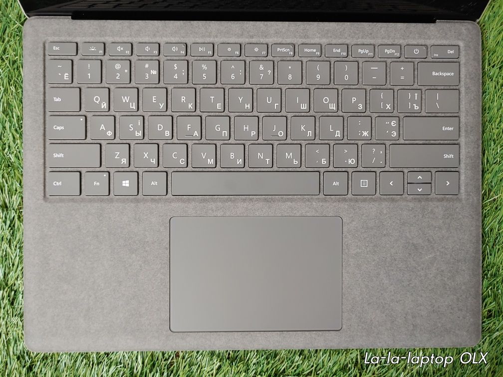 Surface laptop 4 / Ryzen 5 4680u / Vega / 8 ram / 256 ssd / ips