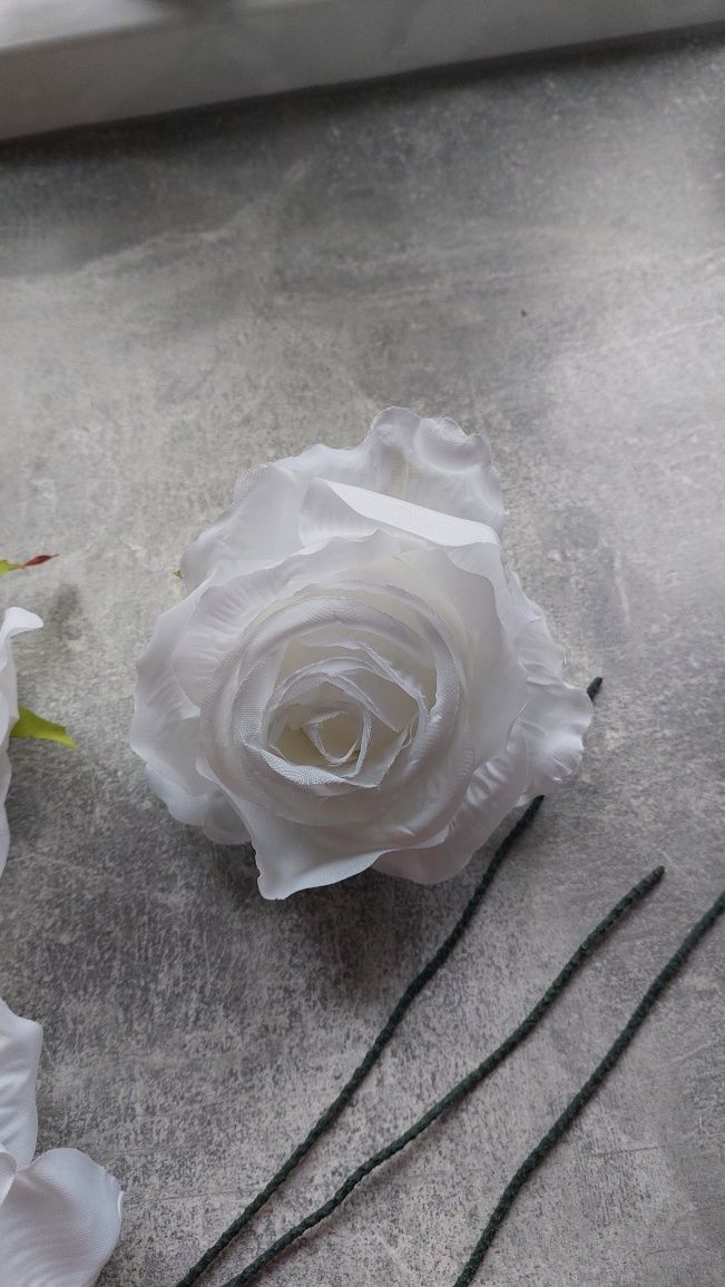 Sztuczne kwiaty- białe róże główki. Ozdoba na ślub, wesele