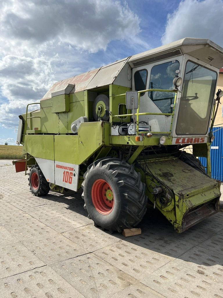 Claas Dominator 106