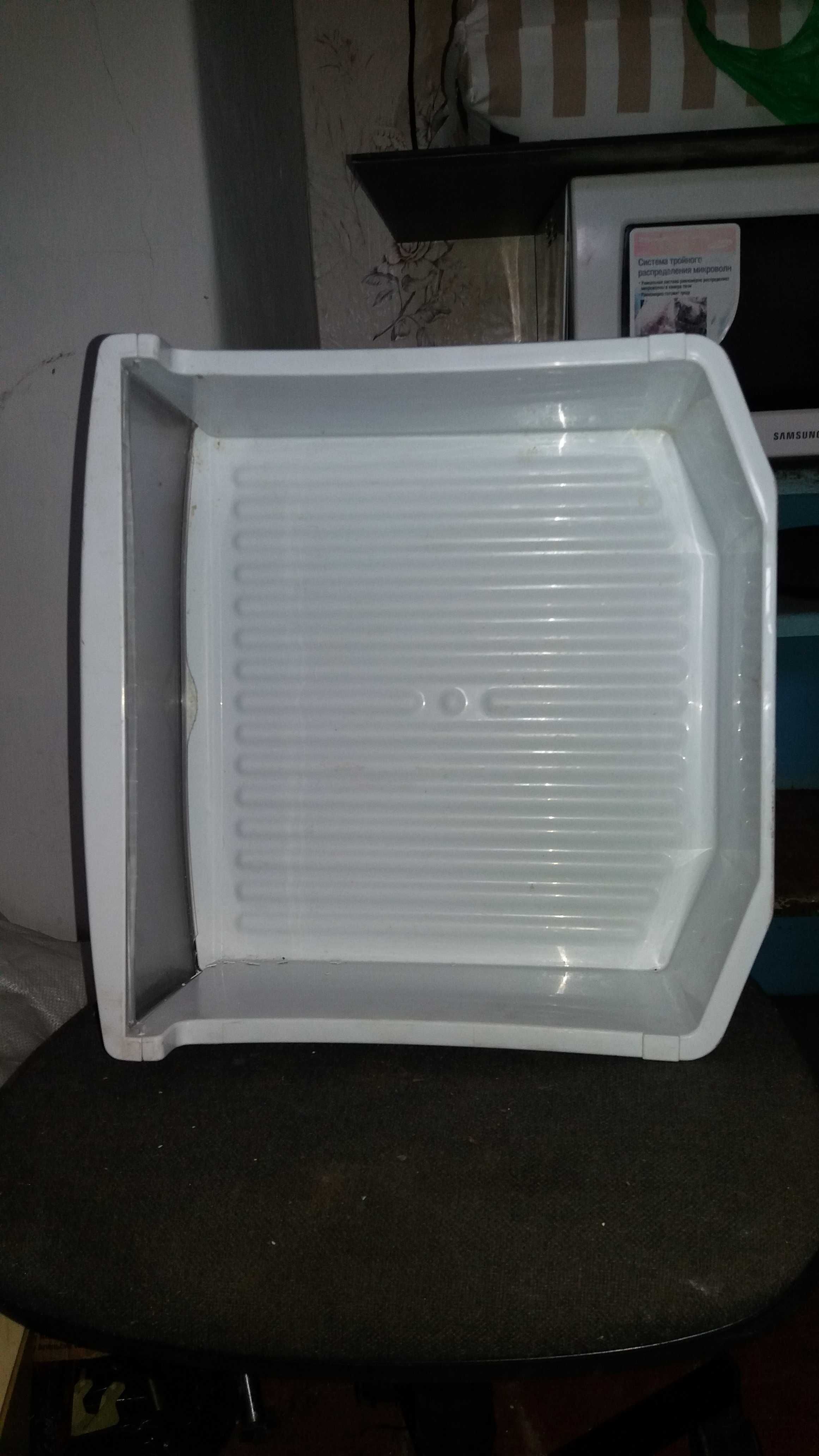 Продам пластмассовый короб в морозилку для импортного холодильника