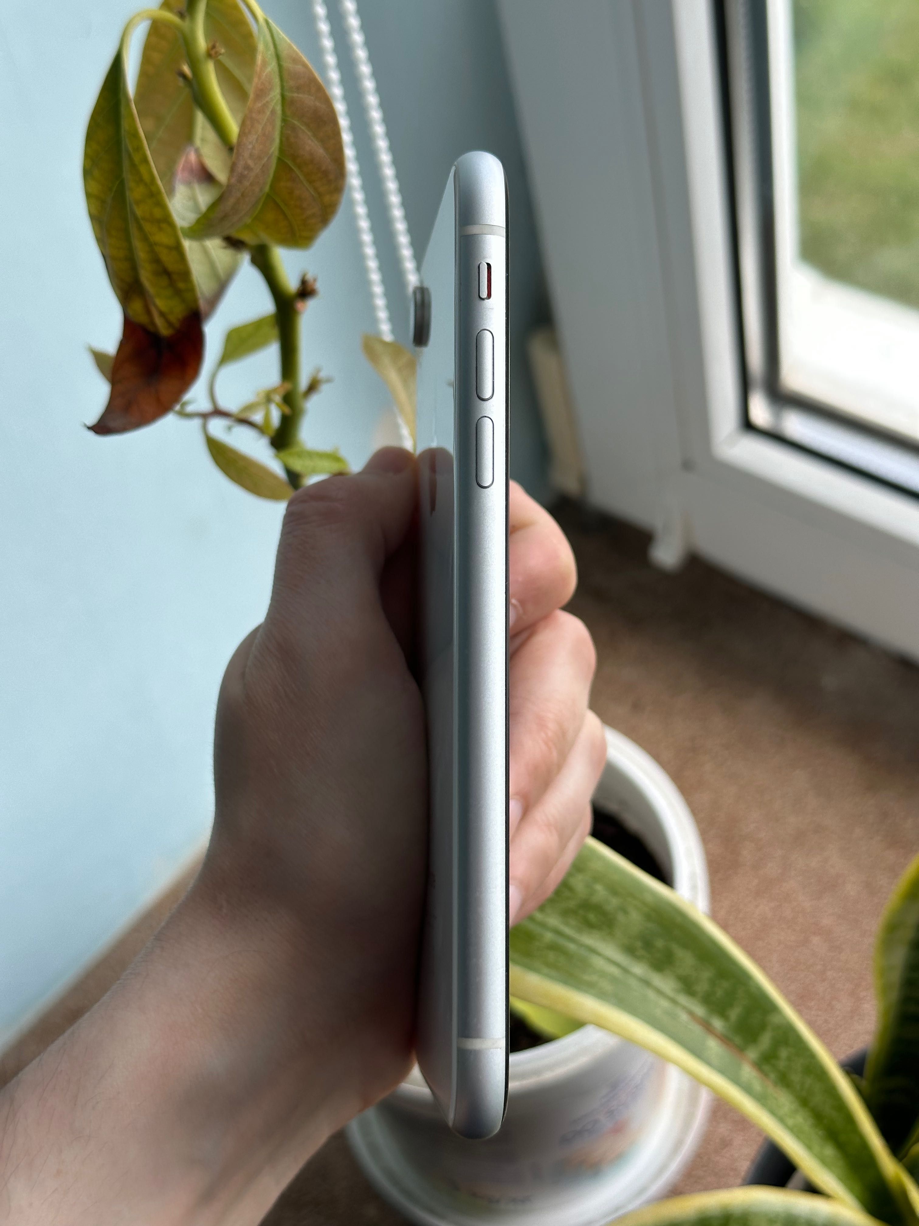 iPhone XR 128 White used
