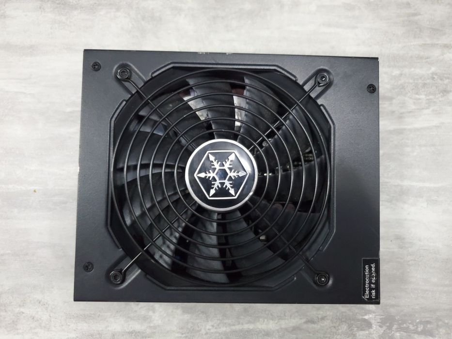 Блок живлення 1650W Gold модульний