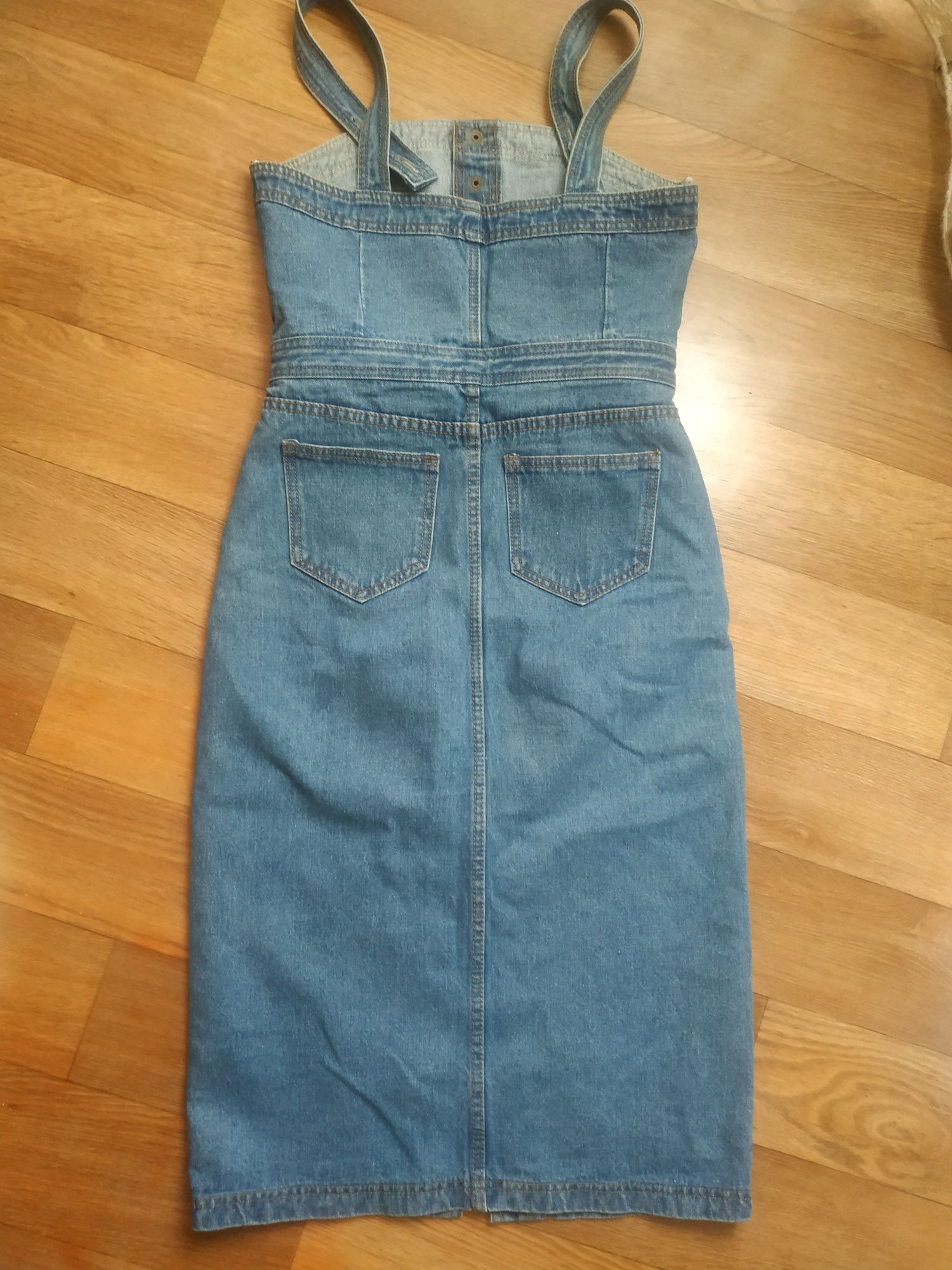 Стильний джинсовий сарафан/сукня по фігурі