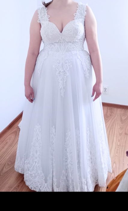 Śuknia ślubna z welonem