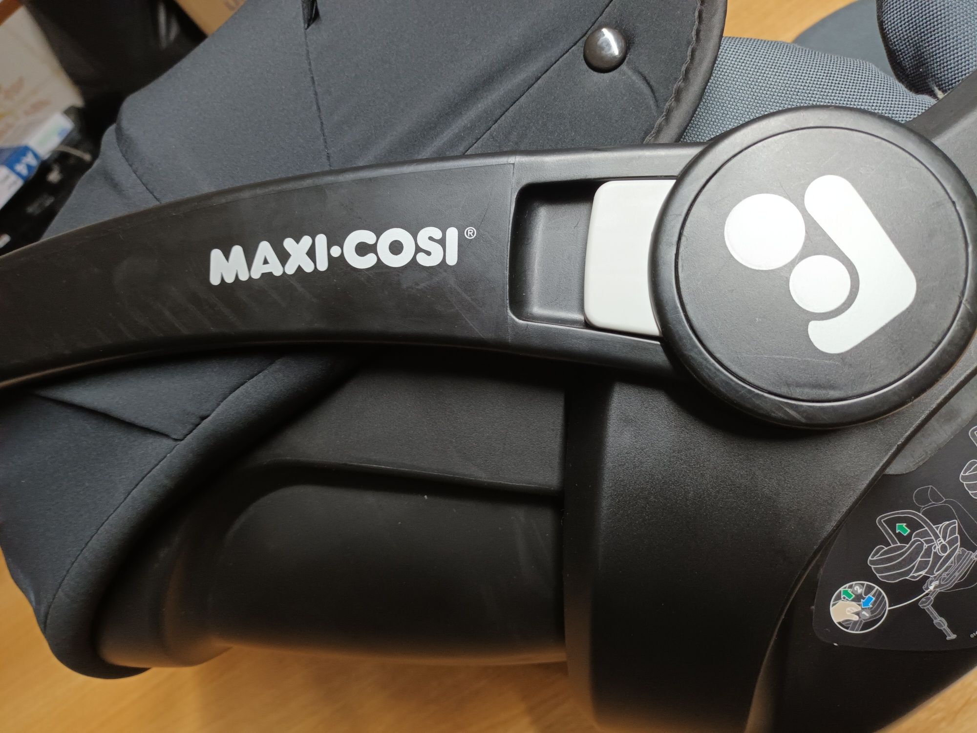 Ovo maxi-cosi com encaixe isofix