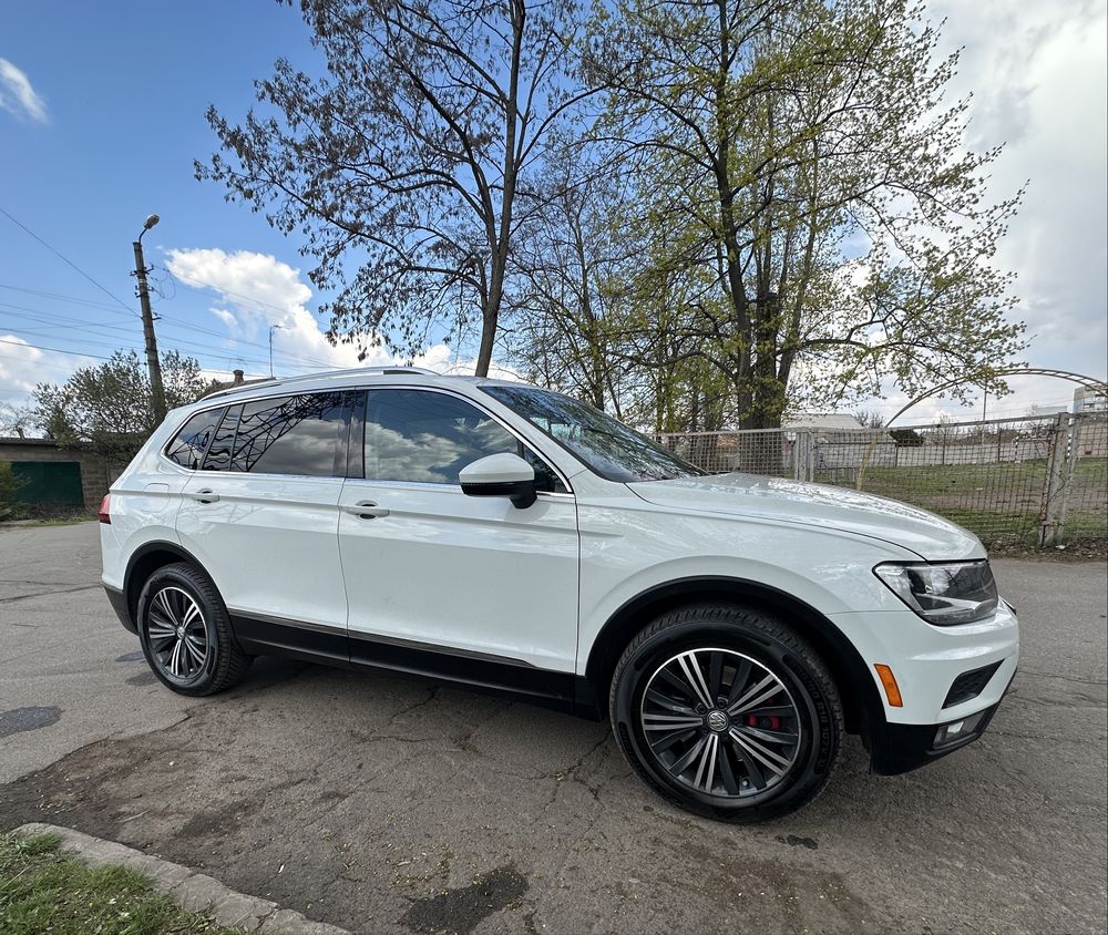 Volkswagen Tiguan SEL 2018 White 2.0L