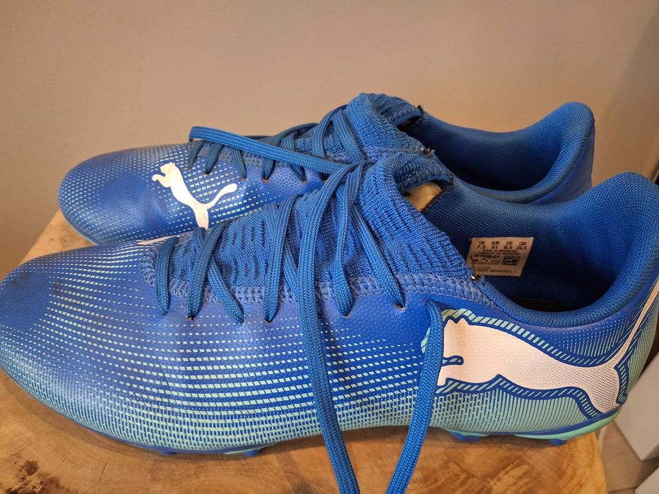 Buty PUMA do gry w piłkę nożną