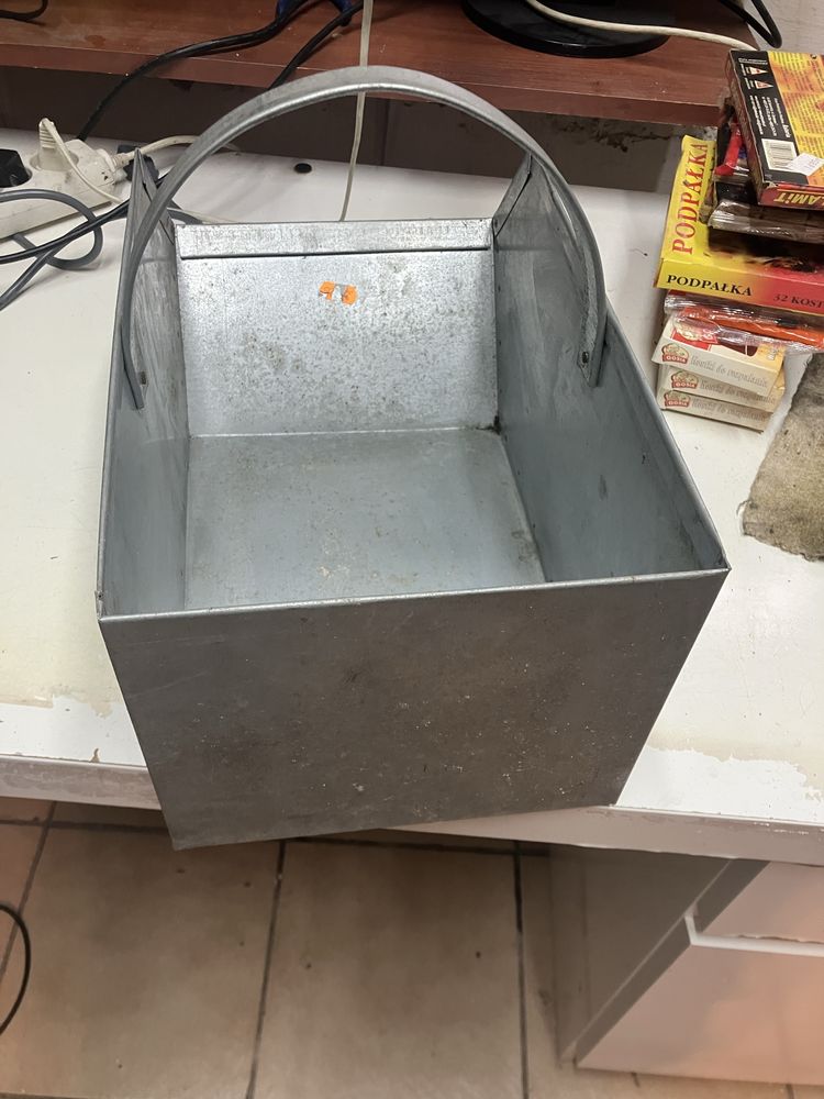Pojemnik metalowy na narzędzia, węgiel itp