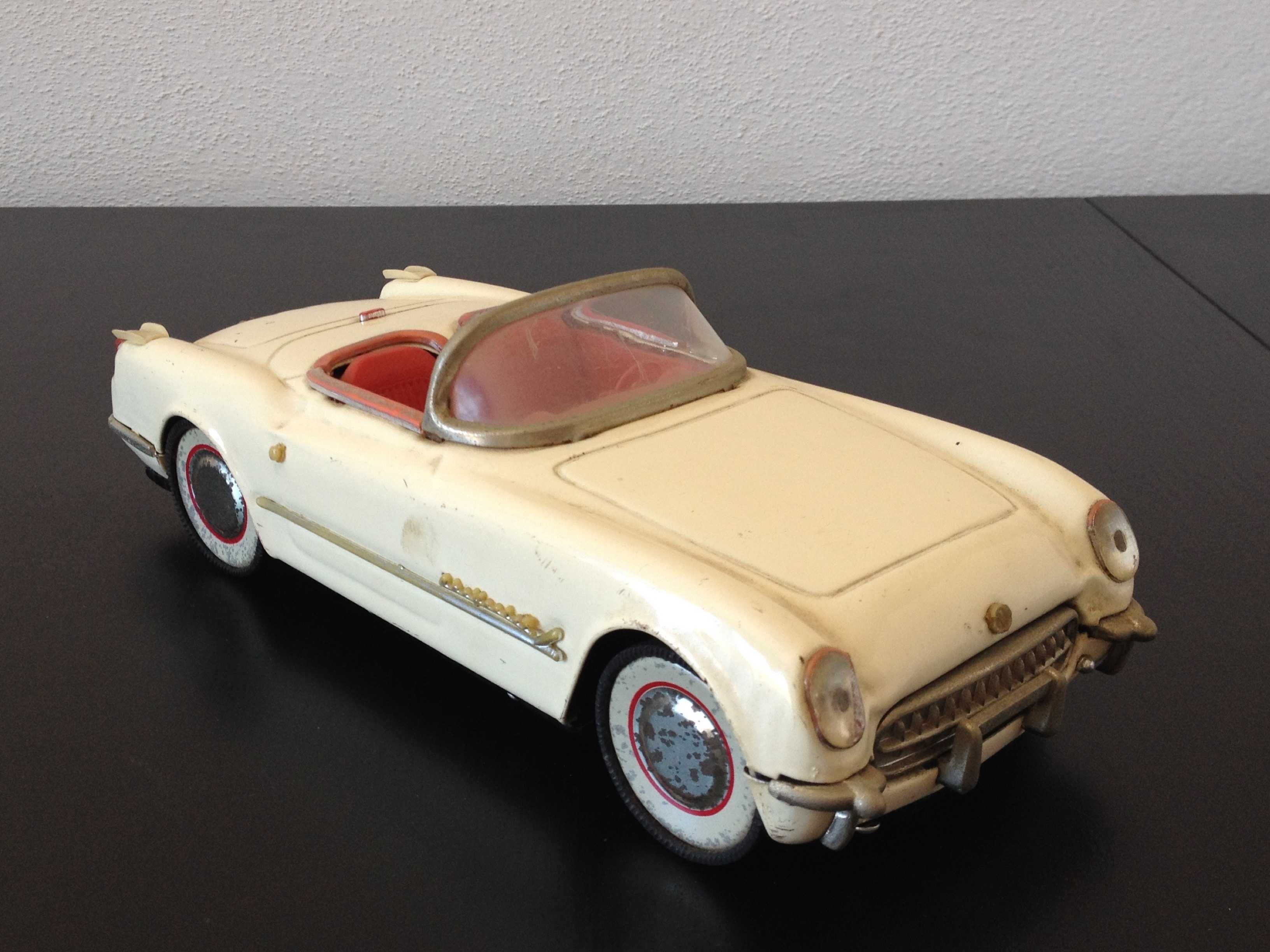 1:18 New Toy MF-317 Chevrolet Corvette e Calhambeque Em Chapa