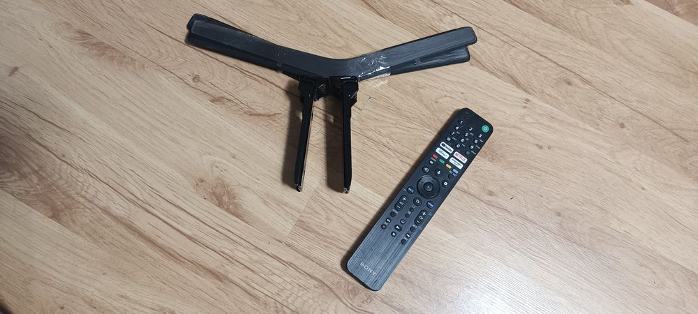 Pilot z podnóżkami Tv Sony 55cali