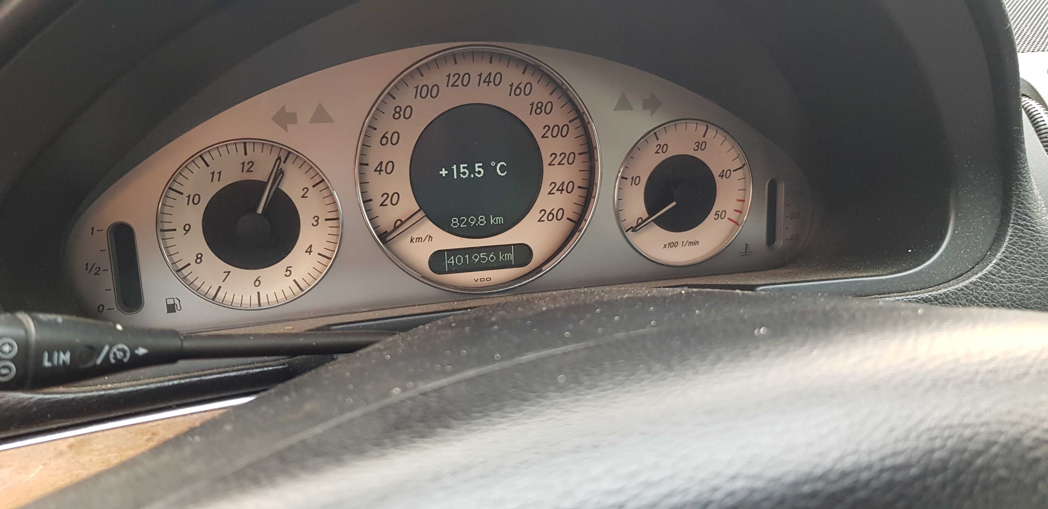 Mercedes E 220...