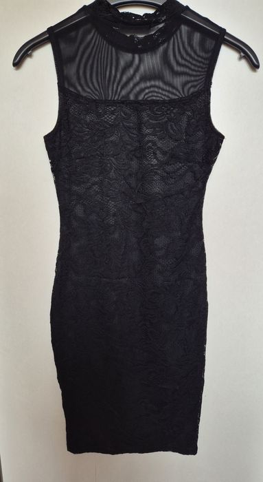 Czarna dopasowana koronkową sukienka w r. S