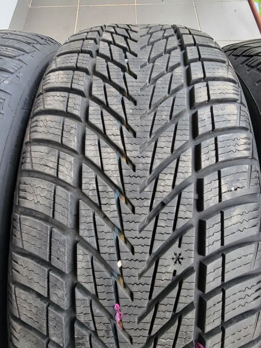Komplet opon zimowych Goodyear 205/50 17