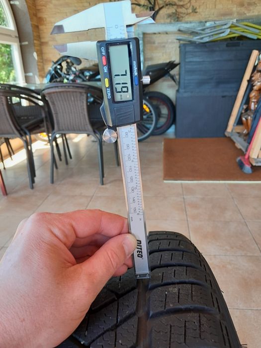 Felgi z oponami 18" BMW X1 2021