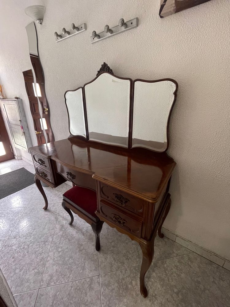 Pechiché antigo com espelho
