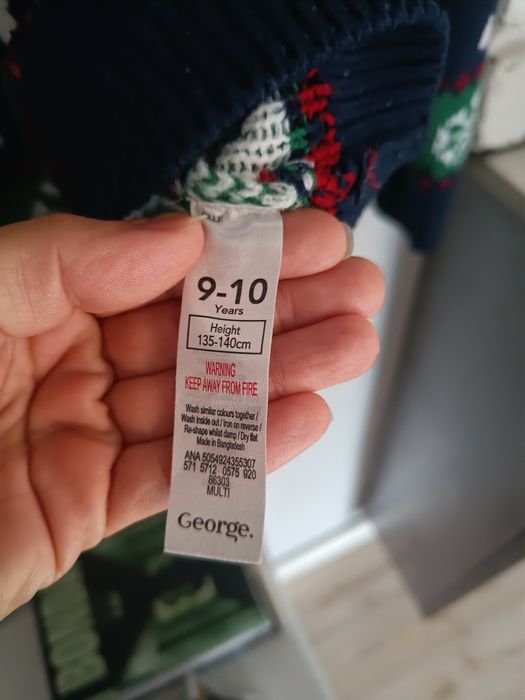 Sweterek świąteczny George
