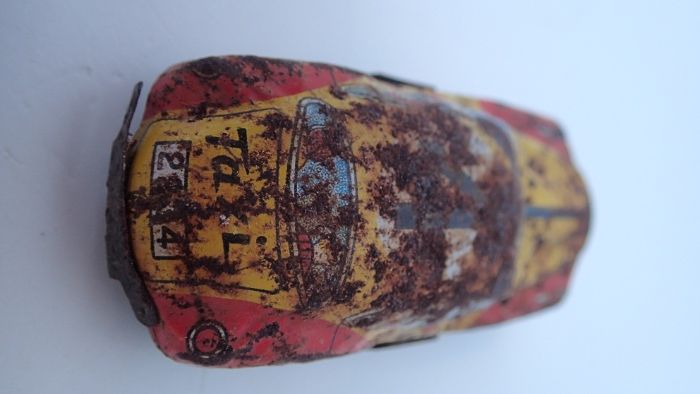 Carrinho antigo em chapa