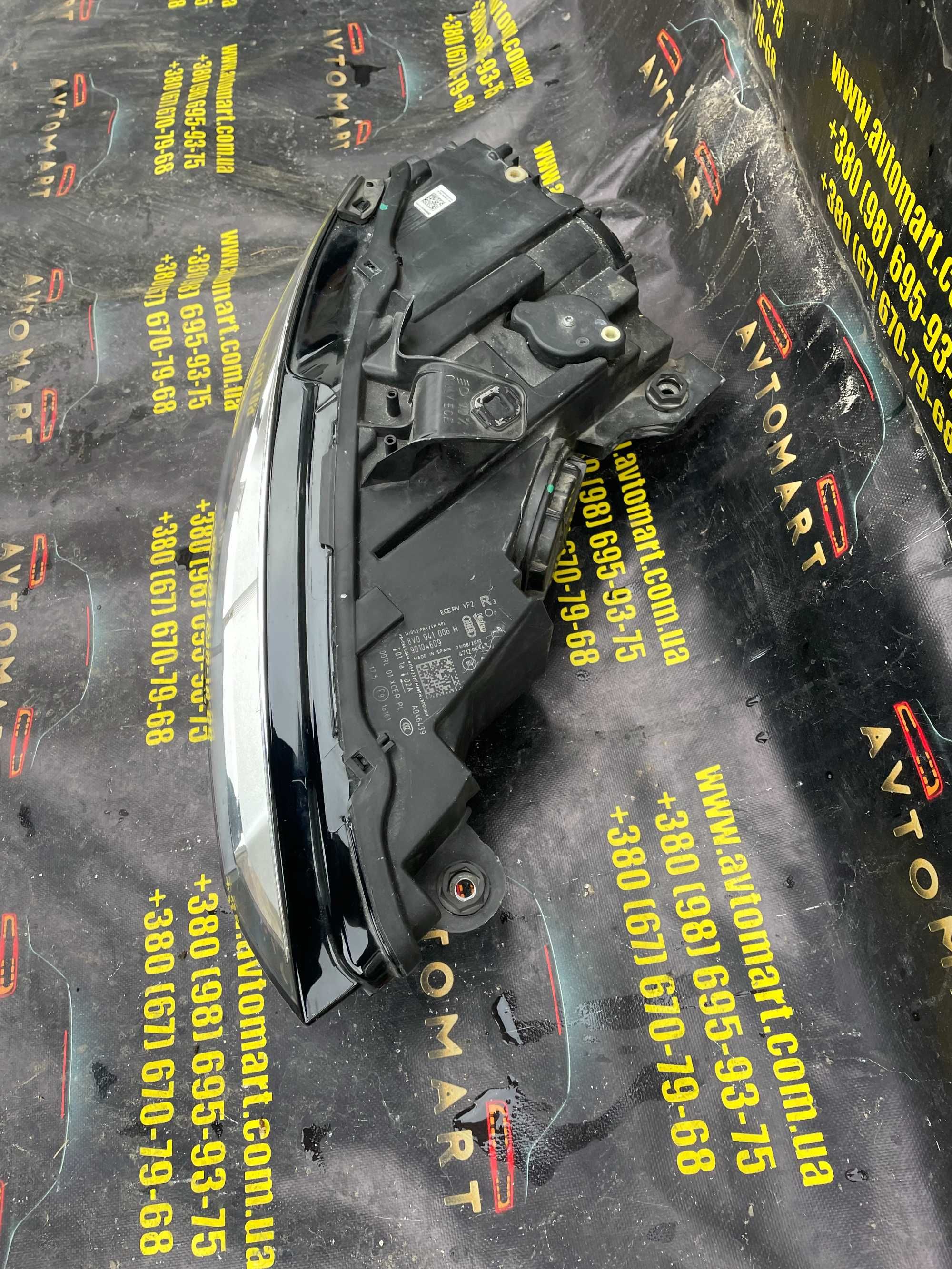 AUDI A3 8V Фара права lift XENON LED 8V0941006H в наявності оригінал