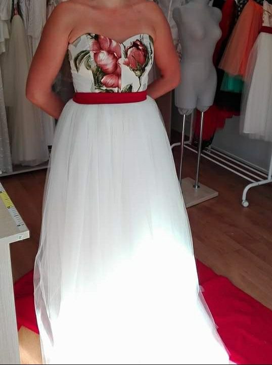 Tiulowa suknia ślubna rozmiar 38 (M) na wzrost ok 170-175