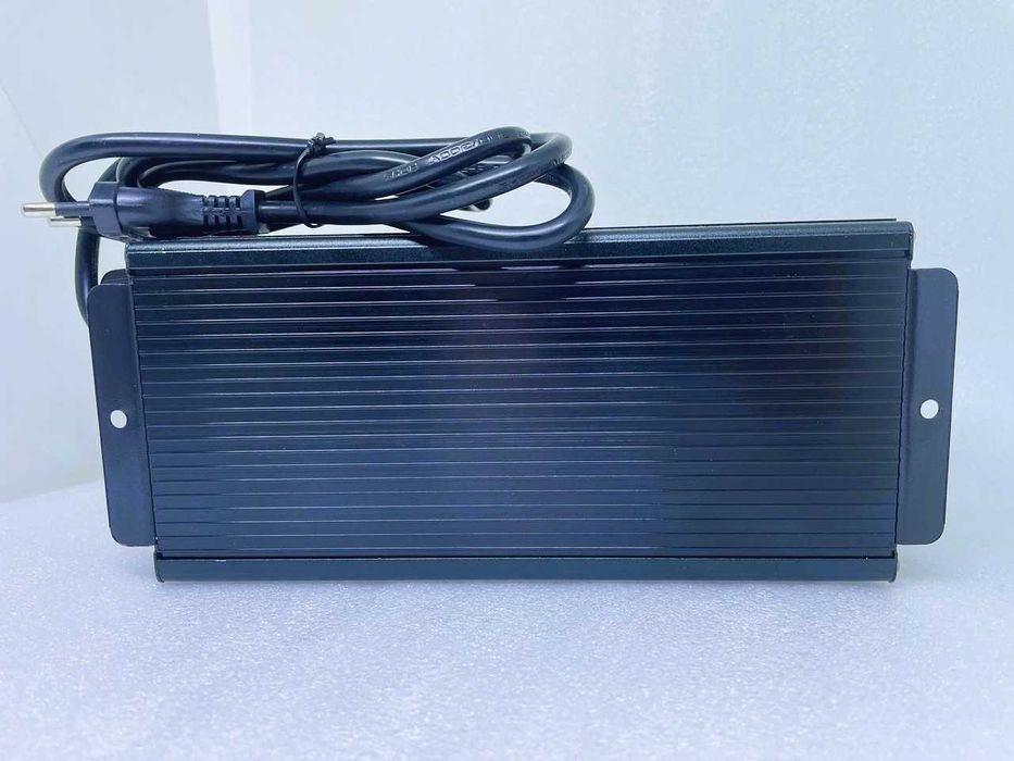 Преобразователь Powerone+ 12VDC-220VAC UPS-800W с зарядным устройством