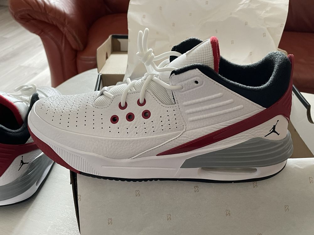 Jordan max aura 5 45.5 Czerwone Białe