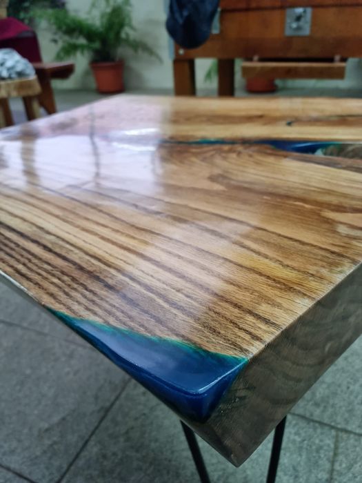 Mesa em Madeira macissa